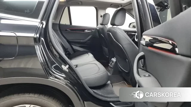 BMW X1 (F48) 2022 Черный из Кореи, фото 3