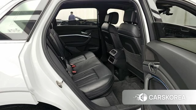 Audi e-Tron 2022 Белый из Кореи, фото 3