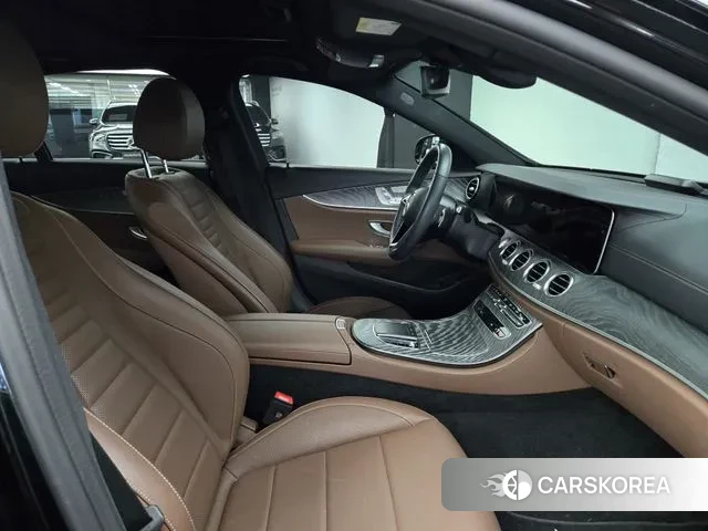 Mercedes-Benz E-Class W213 2023 Черный из Кореи, фото 3