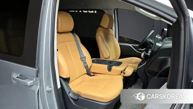 Hyundai Staria 2022 Серебряный из Кореи, фото 3