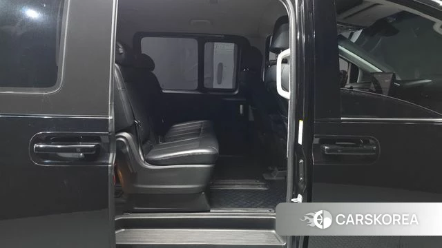 Hyundai Staria 2023 Черный из Кореи, фото 3