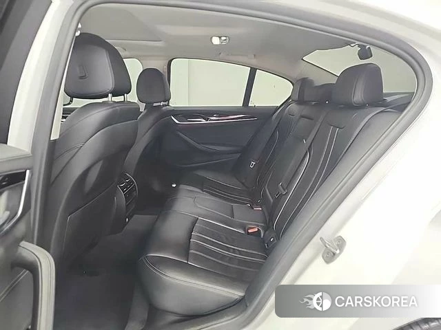 BMW 5 Series (G30) 2019 Белый из Кореи, фото 3