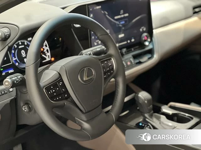 Lexus ES 2026 Серебристо-серый из Китая, фото 3