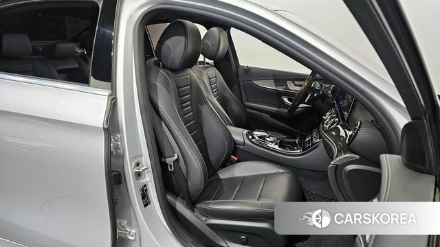 Mercedes-Benz E-Class W213 2020 Серебряный из Кореи, фото 3