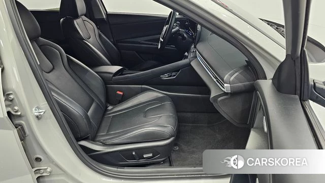 Hyundai The New Avante (CN7) 2024 Серебристо-серый из Кореи, фото 3