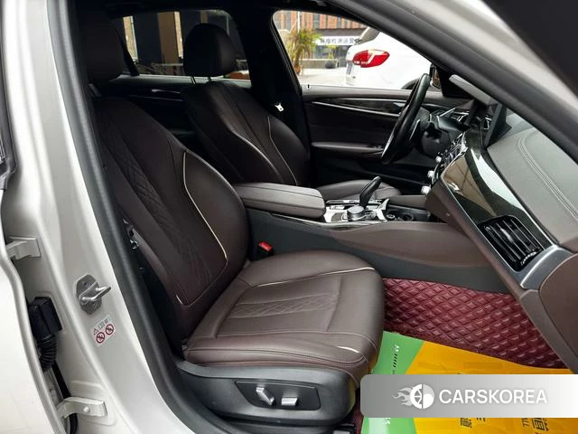 BMW 5 series 2021 Белый из Китая, фото 3