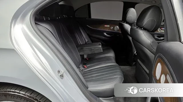 Mercedes-Benz E-Class W213 2020 Серебристо-серый из Кореи, фото 3