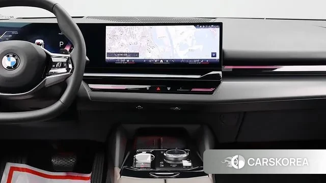 BMW 5 Series (G60) 2023 Белый из Кореи, фото 3