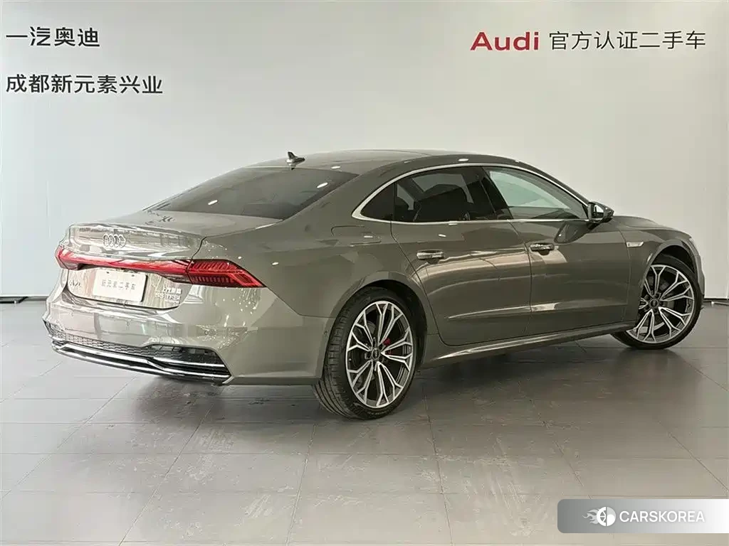 Audi A7L 2026 Champagne/brown из Китая, фото 3