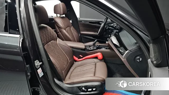 BMW 5 Series (G30) 2023 Серый из Кореи, фото 3