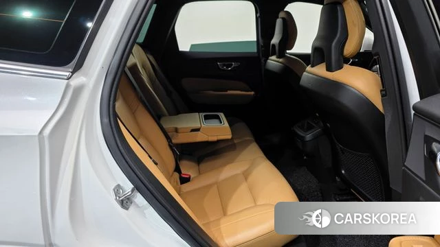 Volvo XC60 second Generation 2018 Белый из Кореи, фото 3