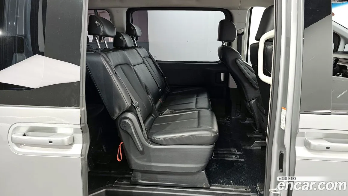 Hyundai Staria 2021 Серебряный из Кореи, фото 3