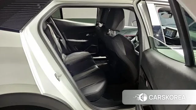 Peugeot e-2008 second generation 2022 Белый из Кореи, фото 3