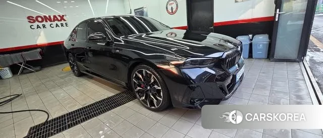 BMW 5 Series (G60) 2025 Черный из Кореи, фото 3