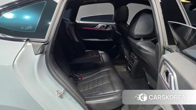 BMW i4 2022 Светло-серебряный цвет из Кореи, фото 3