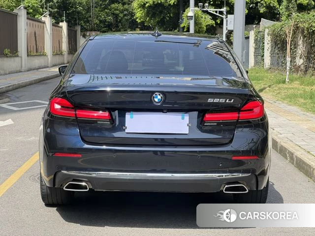 BMW 5 series 2023 Черный из Китая, фото 3