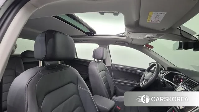 Volkswagen Tiguan second Generation 2022 Белый из Кореи, фото 3