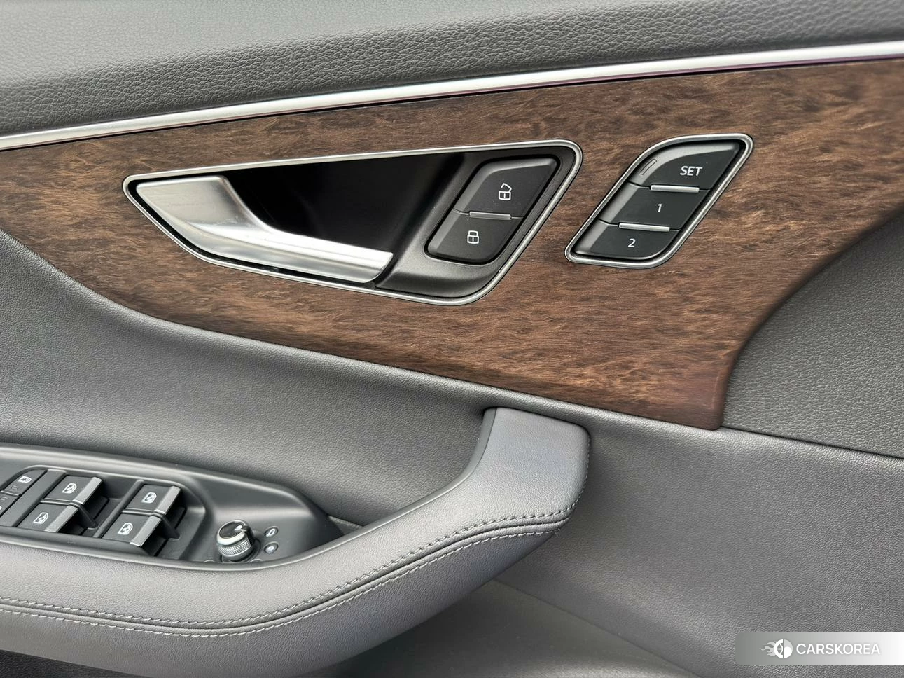 Audi Q7 2022 Черный из Китая, фото 3