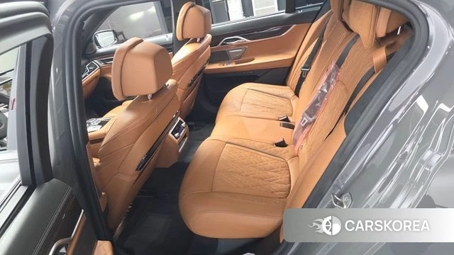 BMW 7 Series (G11) 2021 Серебристо-серый из Кореи, фото 3