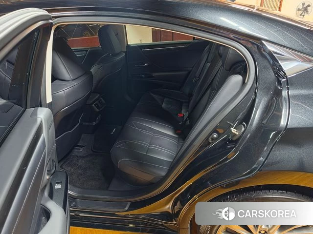 Lexus ES300h 7th generation 2023 Черный из Кореи, фото 3