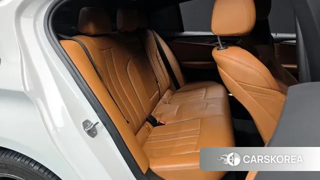 BMW 5 Series (G30) 2018 Белый из Кореи, фото 3