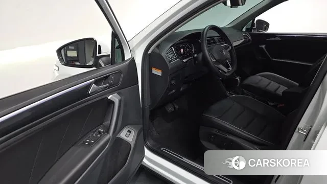 Volkswagen Tiguan second Generation 2022 Белый из Кореи, фото 3