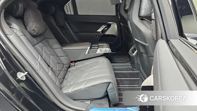 BMW 7 Series (G70) 2023 Черный из Кореи, фото 3