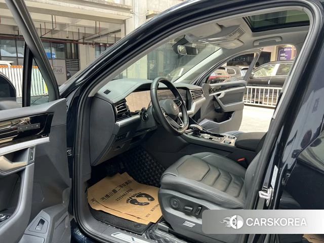 Volkswagen Touareg 2021 Черный из Китая, фото 3