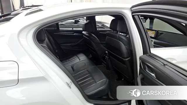 BMW 5 Series (G30) 2023 Белый из Кореи, фото 3