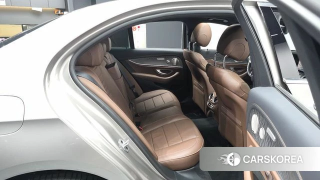 Mercedes-Benz E-Class W213 2022 Песочный из Кореи, фото 3
