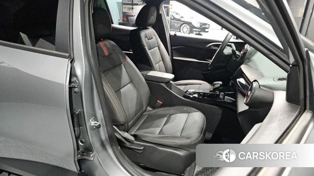 Chevrolet (GM Daewoo) Trax Crossover 2023 Серебристо-серый из Кореи, фото 3