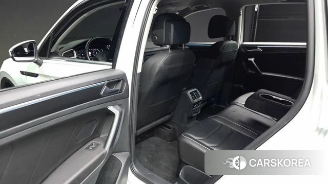Volkswagen Tiguan second Generation 2023 Белый из Кореи, фото 3