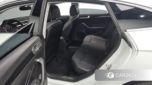 Volkswagen Arteon 2023 Белый из Кореи, фото 3