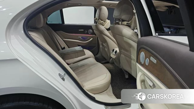 Mercedes-Benz E-Class W213 2018 Белый из Кореи, фото 3