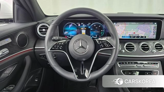 Mercedes-Benz E-Class W213 2023 Белый из Кореи, фото 3