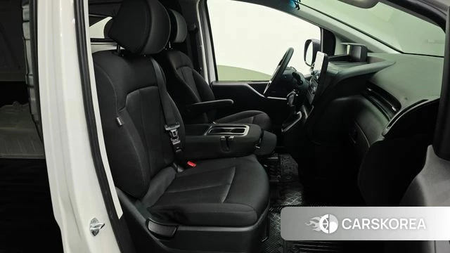 Hyundai Staria 2022 Белый из Кореи, фото 3