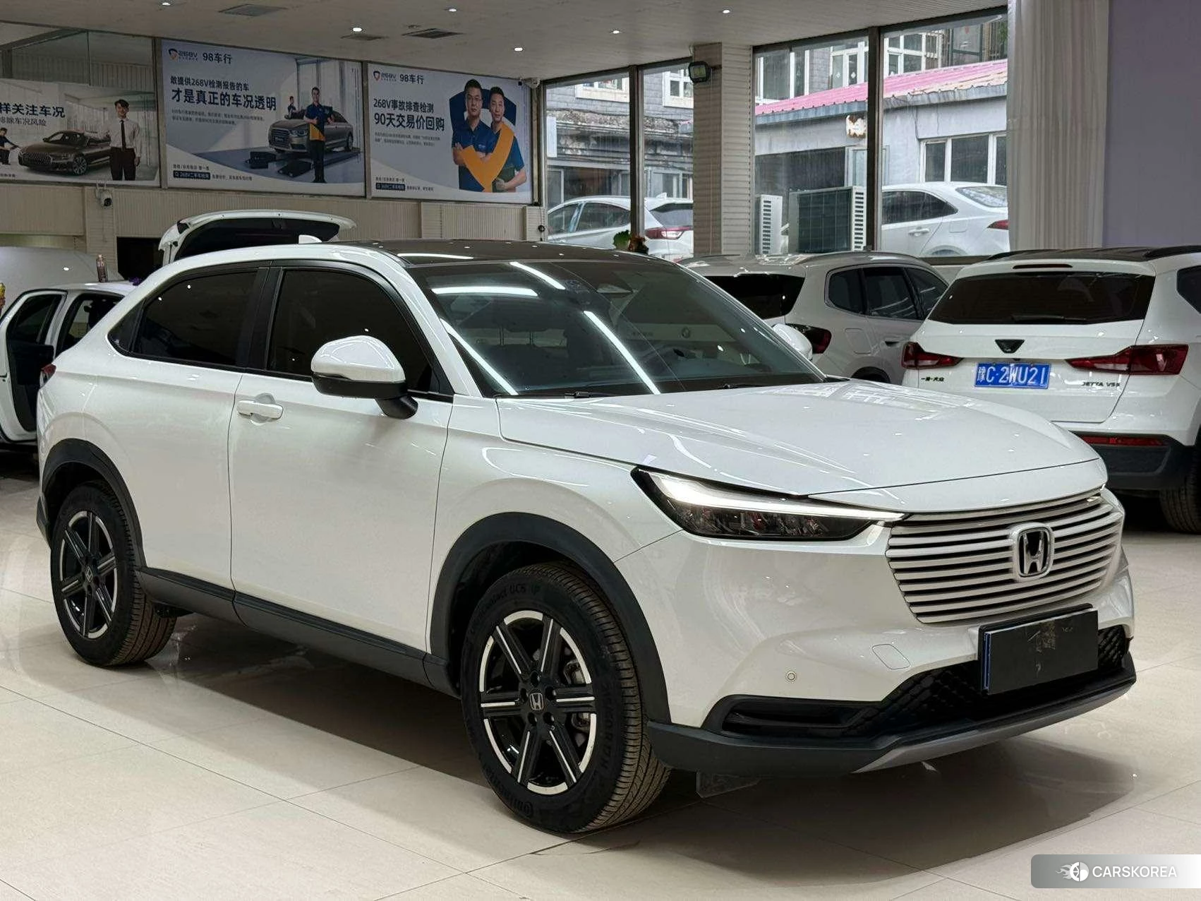 Honda Vezel 2023 Белый из Китая, фото 3