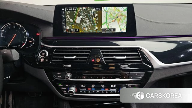BMW 5 Series (G30) 2018 Серебристо-серый из Кореи, фото 3