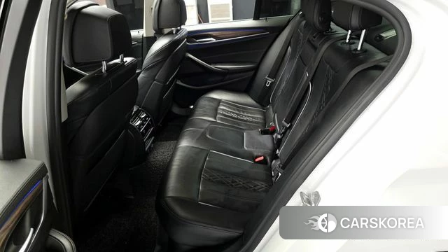 BMW 5 Series (G30) 2018 Белый из Кореи, фото 3