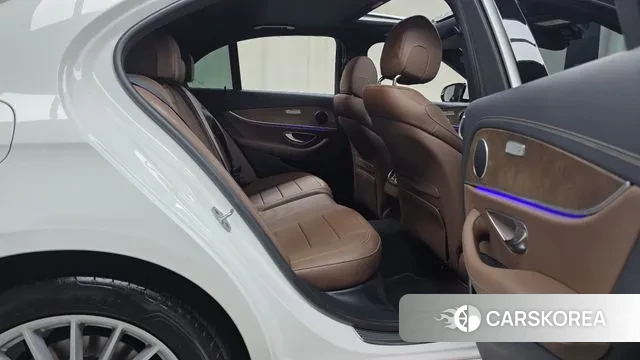 Mercedes-Benz E-Class W213 2022 Белый из Кореи, фото 3