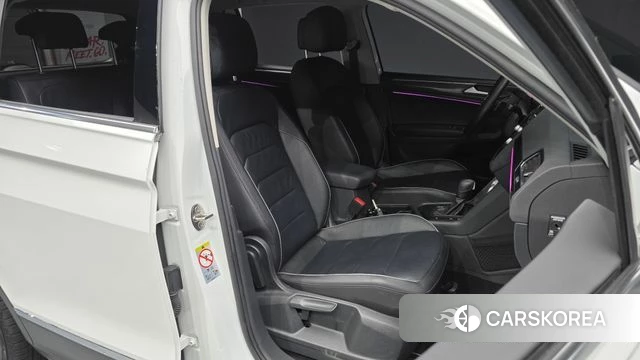 Volkswagen Tiguan second Generation 2020 Белый из Кореи, фото 3