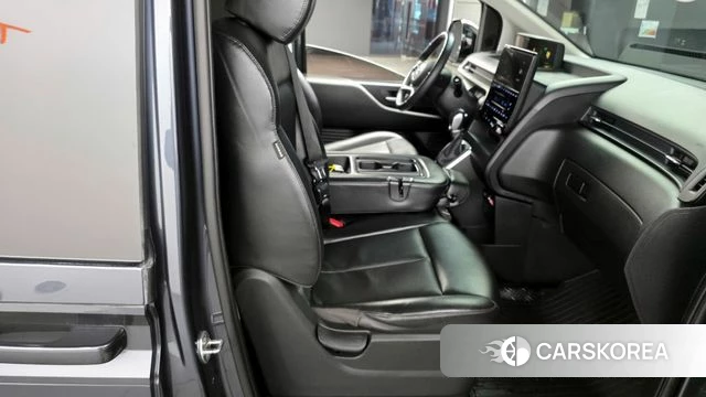 Hyundai Staria 2023 Черный из Кореи, фото 3