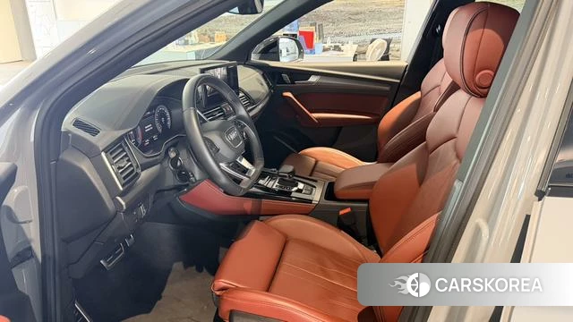 Audi Q5L 2025 Темно-серый из Китая, фото 3