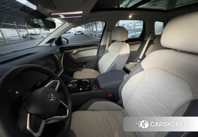 Volkswagen Touareg 3rd generation 2025 Черный из Кореи, фото 3