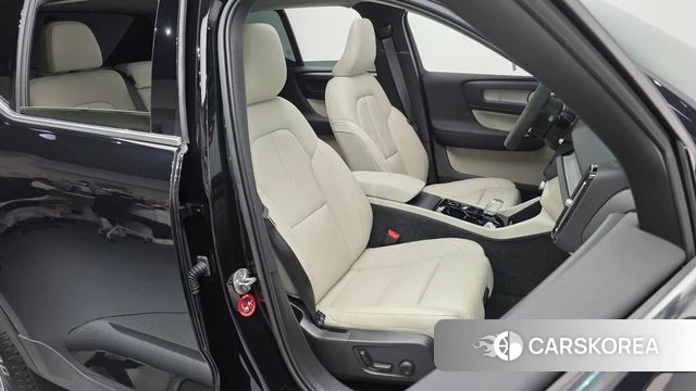 Volvo XC40 2022 Черный из Кореи, фото 3