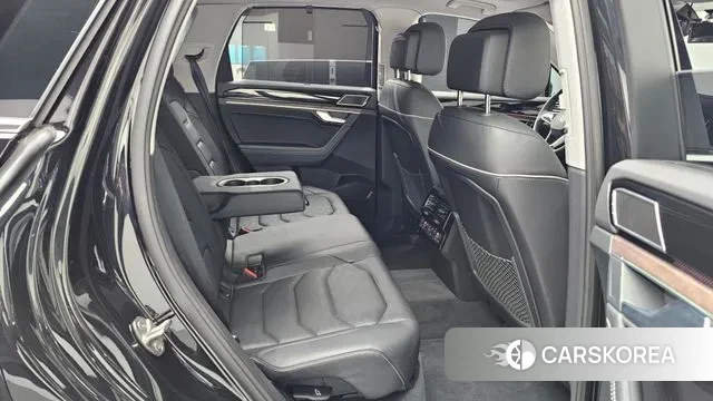 Volkswagen Touareg 3rd generation 2024 Черный из Кореи, фото 3