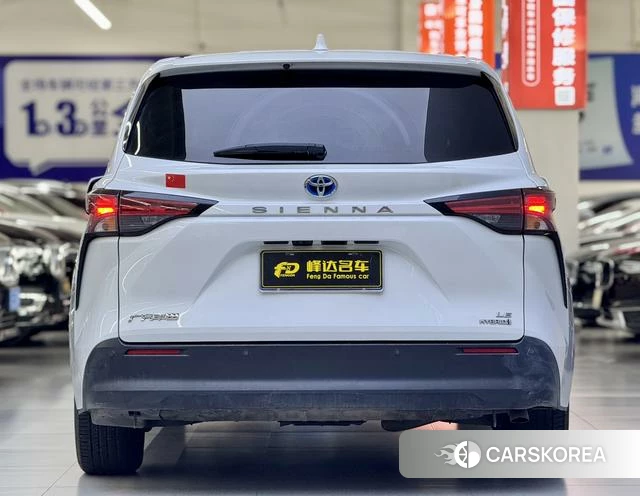 Toyota Saina 2024 Белый из Китая, фото 3