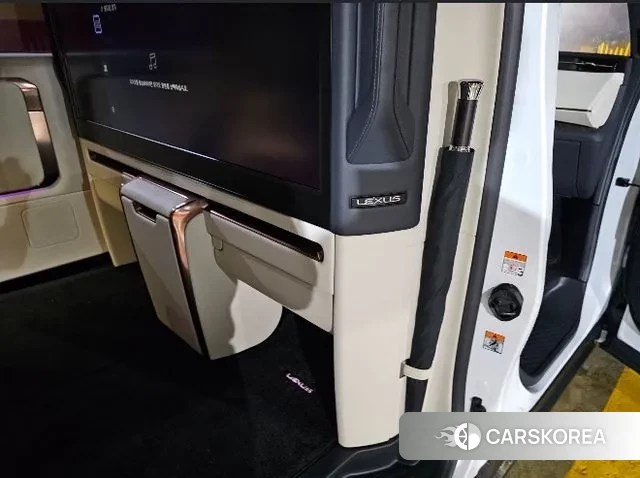 Lexus LM Second Generation 2024 Белый из Кореи, фото 3