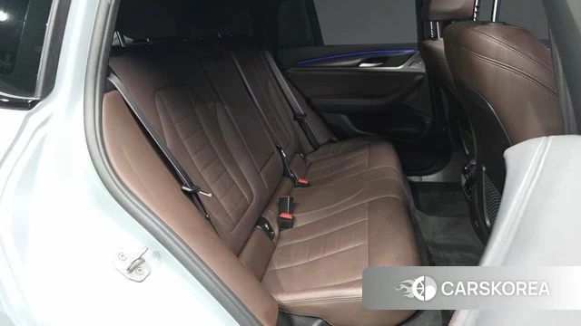 BMW X4 (G02) 2023 Светло-серебряный цвет из Кореи, фото 3