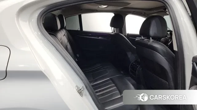 BMW 5 Series (G30) 2018 Белый из Кореи, фото 3